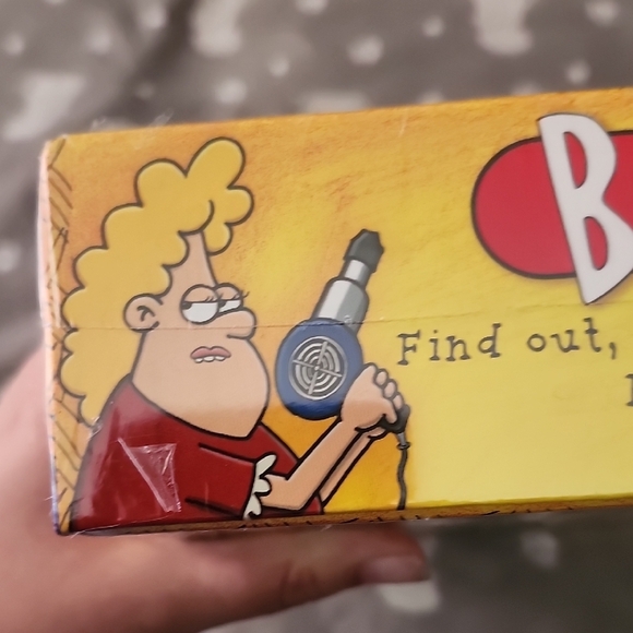 Battle of the Sexes Board Game 2nd Edition - Yellow and Red - Picture 5 of 6